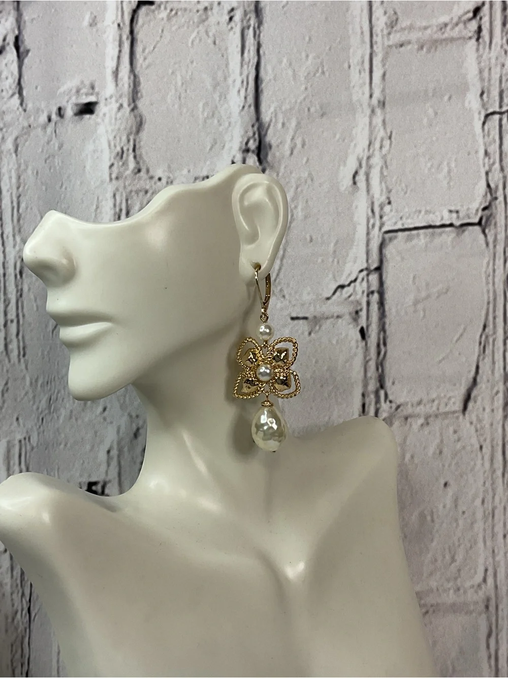 🌟🌟 Anne Klein Pearl Petal Earrings